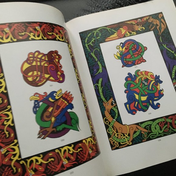 Full-Color Celtic Frames and Borders CD-ROM and Book - Picture 8 of 8